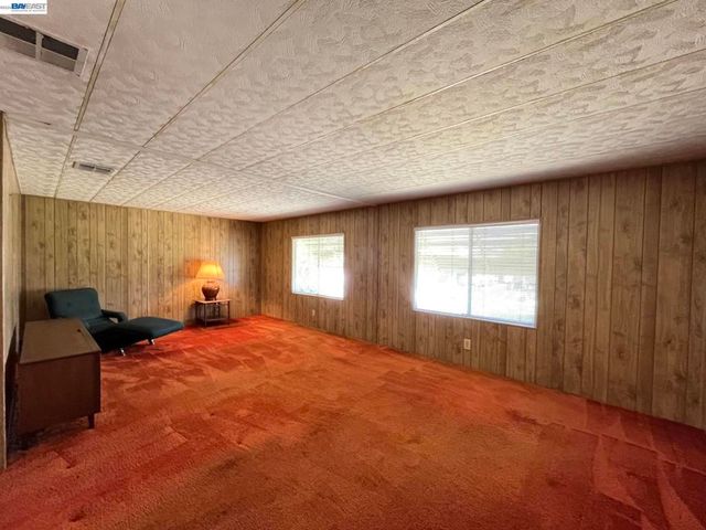 29000 Guildhall Rd, Hayward, CA 94544