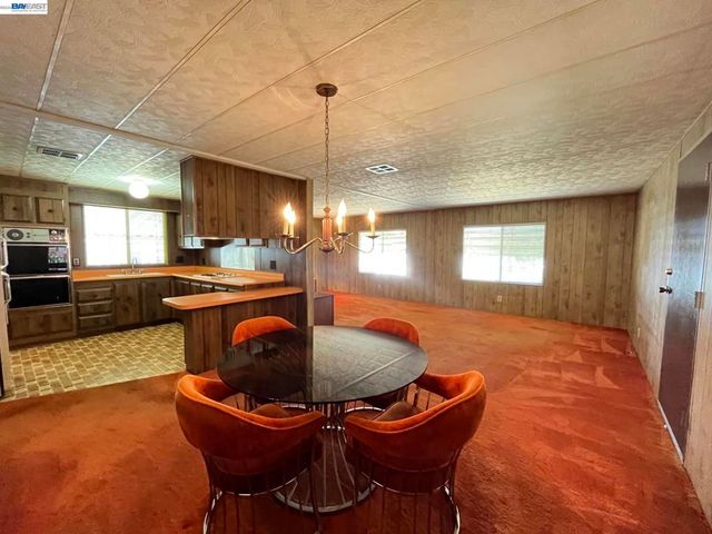 29000 Guildhall Rd, Hayward, CA 94544