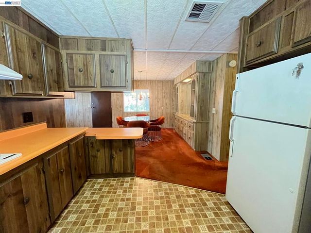 29000 Guildhall Rd, Hayward, CA 94544