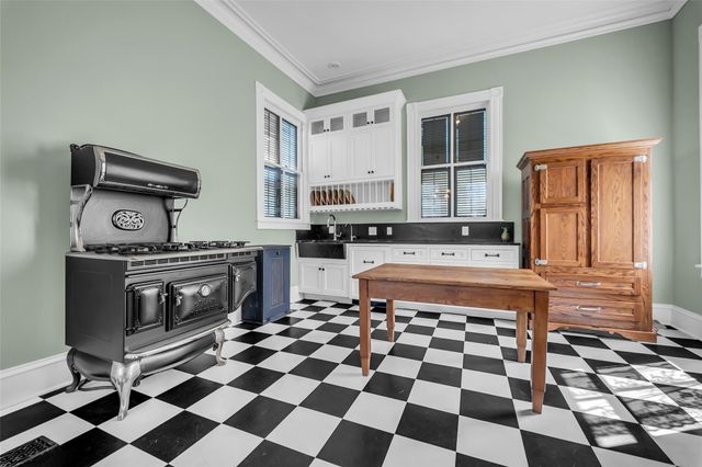926 Winnie Street, Galveston, TX 77550