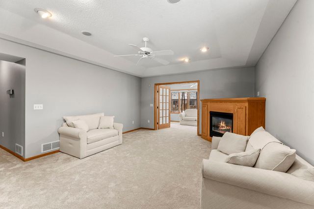 547 Woodside Court, Shakopee, MN 55379