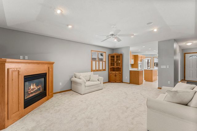 547 Woodside Court, Shakopee, MN 55379