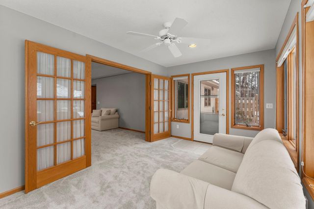 547 Woodside Court, Shakopee, MN 55379