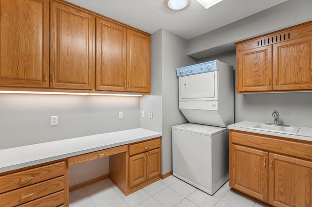 547 Woodside Court, Shakopee, MN 55379