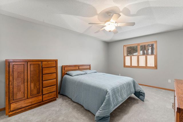 547 Woodside Court, Shakopee, MN 55379