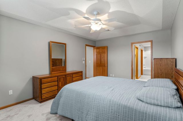 547 Woodside Court, Shakopee, MN 55379