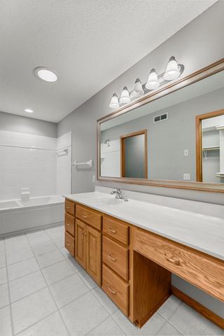 547 Woodside Court, Shakopee, MN 55379