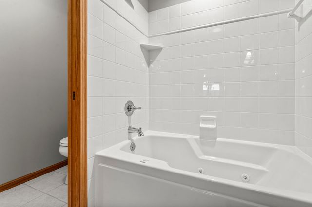 547 Woodside Court, Shakopee, MN 55379