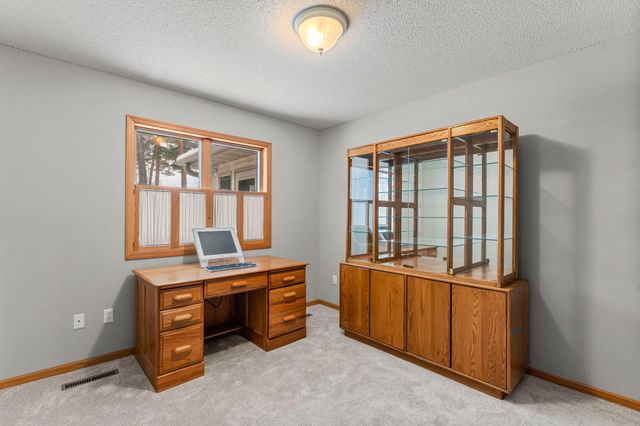 547 Woodside Court, Shakopee, MN 55379