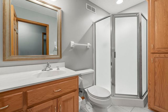 547 Woodside Court, Shakopee, MN 55379