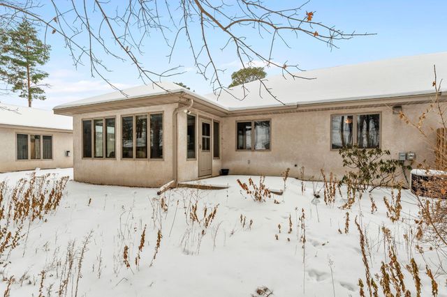 547 Woodside Court, Shakopee, MN 55379