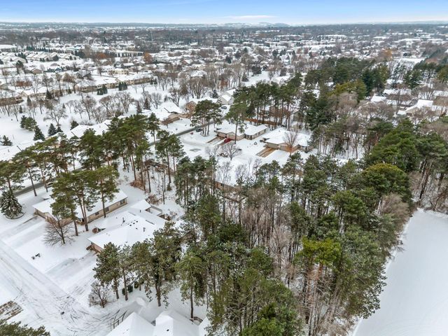 547 Woodside Court, Shakopee, MN 55379