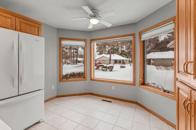 547 Woodside Court, Shakopee, MN 55379