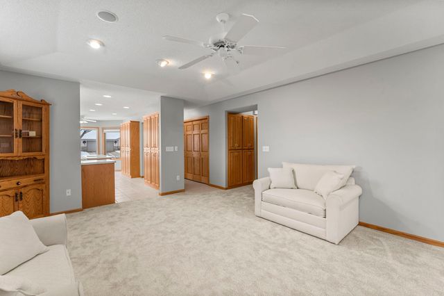 547 Woodside Court, Shakopee, MN 55379