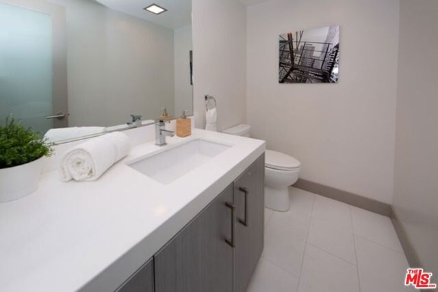 11657 Chenault Street 104 -105, Los Angeles, CA 90049