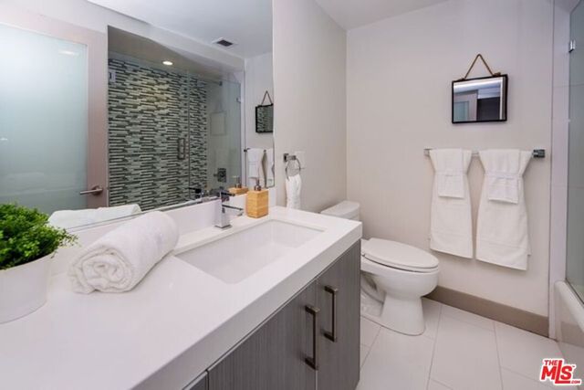 11657 Chenault Street 104 -105, Los Angeles, CA 90049