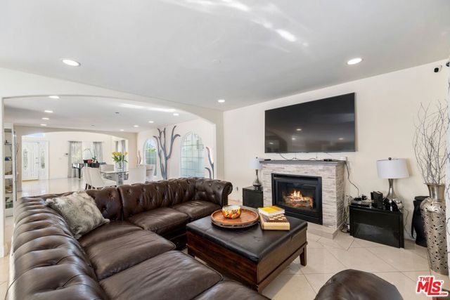 1706 AMHERST Avenue, Los Angeles, CA 90025