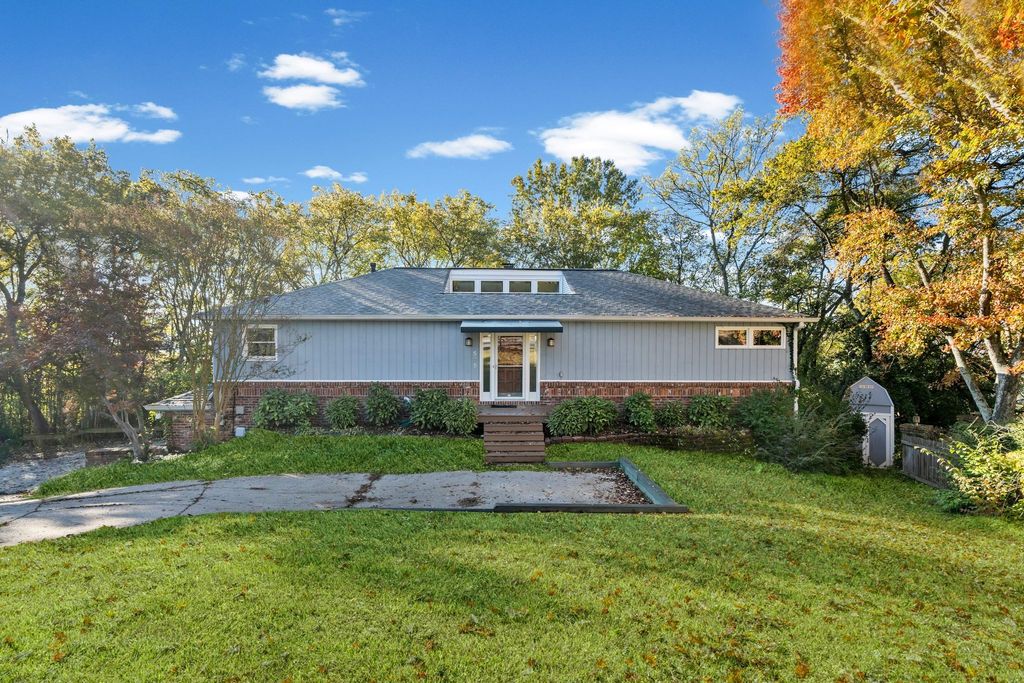 525 Saddle Dr, Nashville, TN 37221