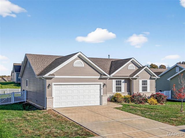 105 Austin Oaks Drive, Moscow Mills, MO 63362