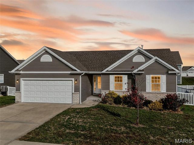 105 Austin Oaks Drive, Moscow Mills, MO 63362