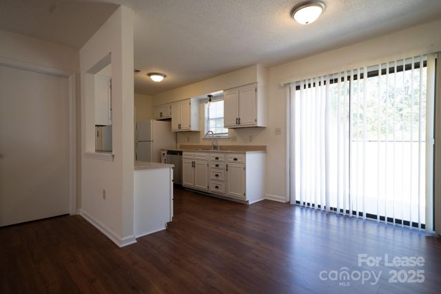 2219 Heather Glen Lane, Charlotte, NC 28208