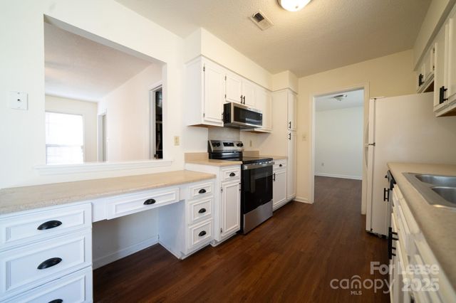 2219 Heather Glen Lane, Charlotte, NC 28208