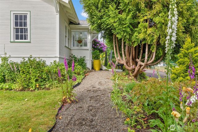 12 Main Street E, South Bend, WA 98586