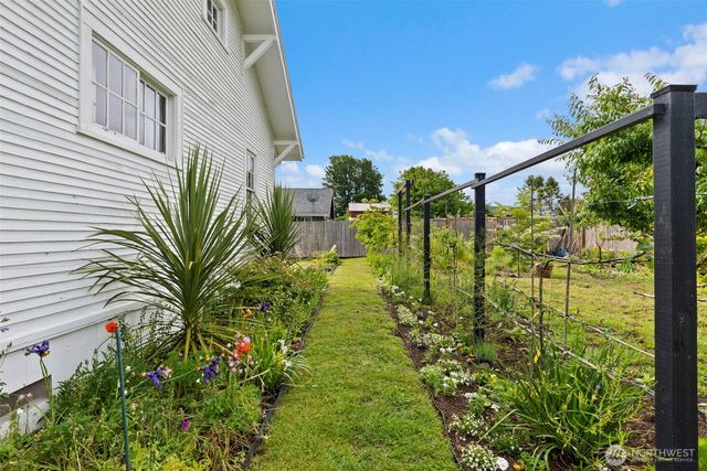 12 Main Street E, South Bend, WA 98586