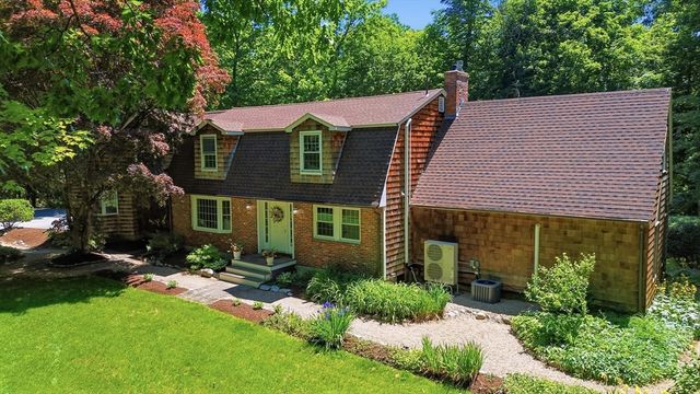 89 Main St, Westford, MA 01886