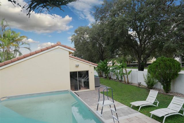 12608 NW 12th Ct, Sunrise, FL 33323