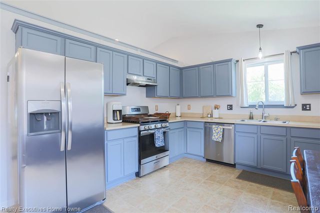 19778 E 14 Mile Road, Roseville, MI 48066