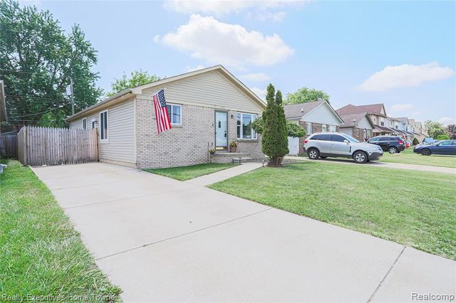 19778 E 14 Mile Road, Roseville, MI 48066