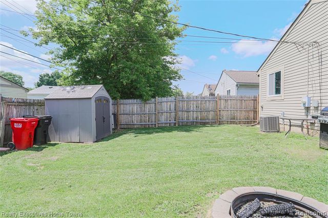 19778 E 14 Mile Road, Roseville, MI 48066