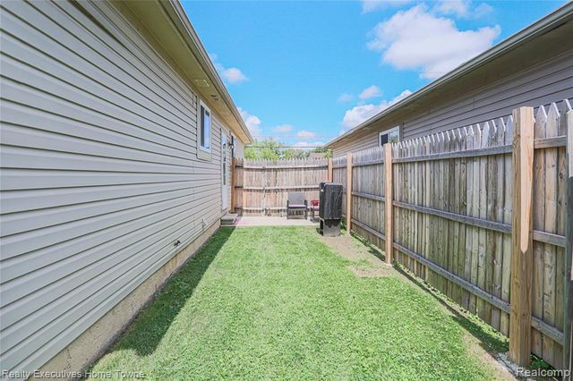 19778 E 14 Mile Road, Roseville, MI 48066