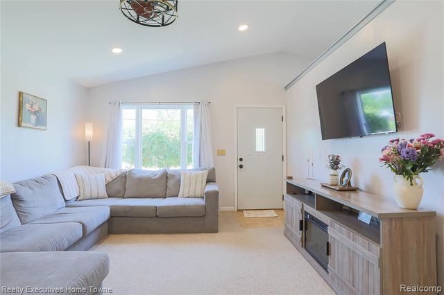 19778 E 14 Mile Road, Roseville, MI 48066
