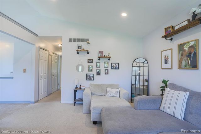 19778 E 14 Mile Road, Roseville, MI 48066