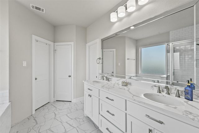 1700 Twin Oaks Circle, Brenham, TX 77833