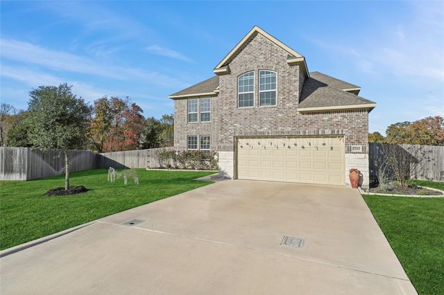 1700 Twin Oaks Circle, Brenham, TX 77833