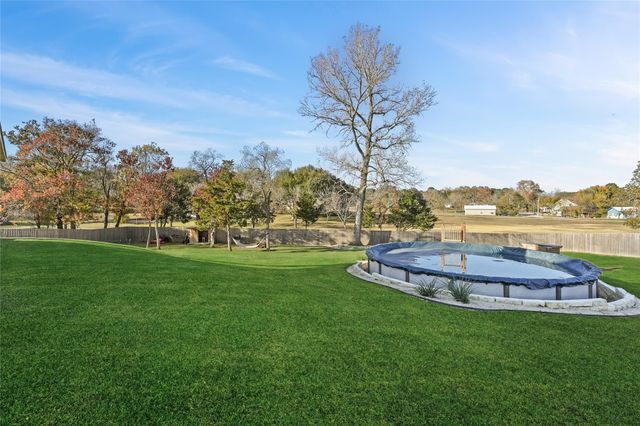 1700 Twin Oaks Circle, Brenham, TX 77833