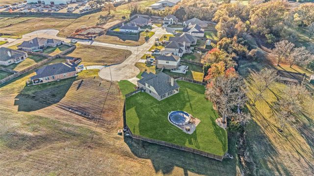 1700 Twin Oaks Circle, Brenham, TX 77833