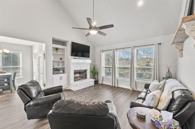 1700 Twin Oaks Circle, Brenham, TX 77833