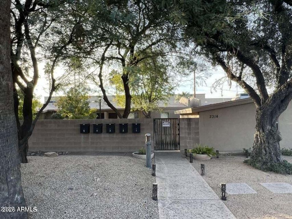 2314 N 46th Street Apt 2, Phoenix, AZ 85008