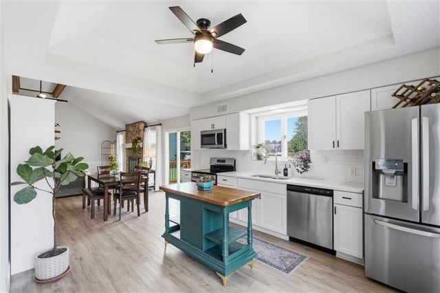 1500 Yorkshire Drive, Lee's Summit, MO 64086