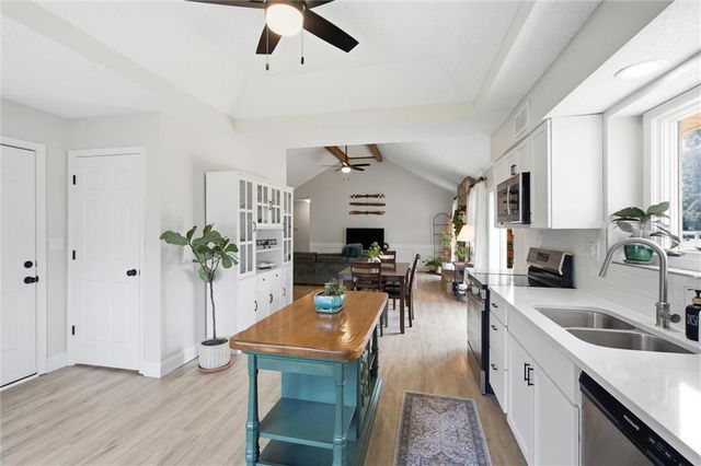 1500 Yorkshire Drive, Lee's Summit, MO 64086