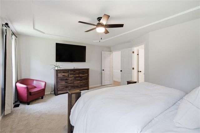 1500 Yorkshire Drive, Lee's Summit, MO 64086