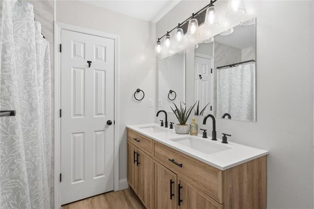 1500 Yorkshire Drive, Lee's Summit, MO 64086