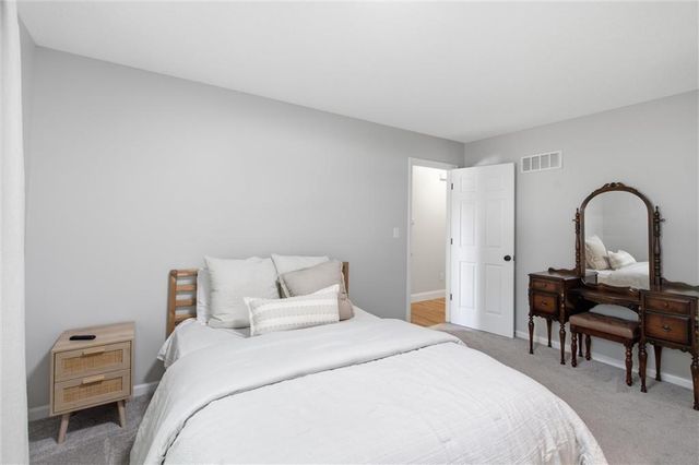 1500 Yorkshire Drive, Lee's Summit, MO 64086