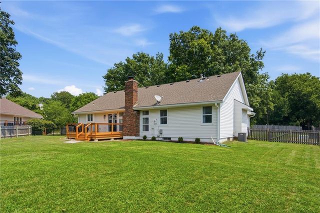 1500 Yorkshire Drive, Lee's Summit, MO 64086