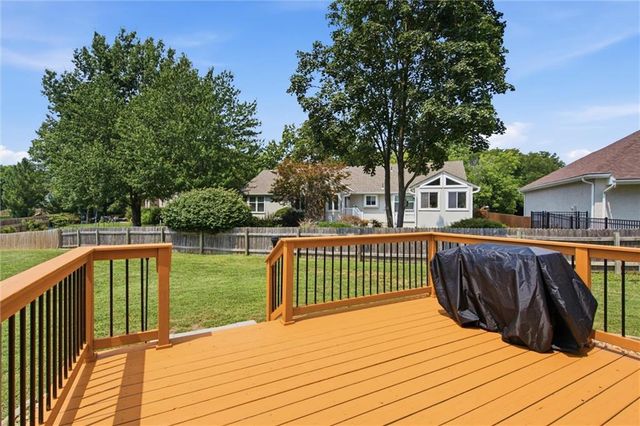 1500 Yorkshire Drive, Lee's Summit, MO 64086