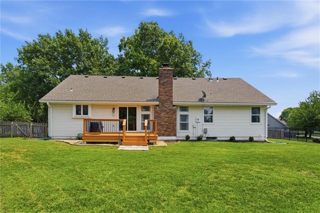 1500 Yorkshire Drive, Lee's Summit, MO 64086